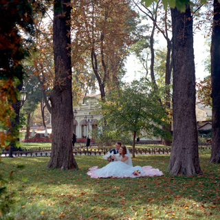 "marriage - woman and child - war memorial" (Ukraine, 2014)