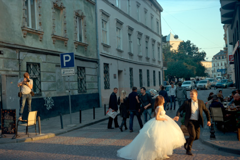 "marriage - woman and child - war memorial" (Ukraine, 2014)